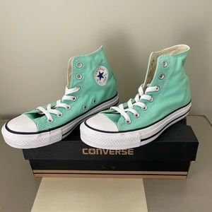 Converse All Star Chuck Taylor high top Women Size 6 light green (beach glass)